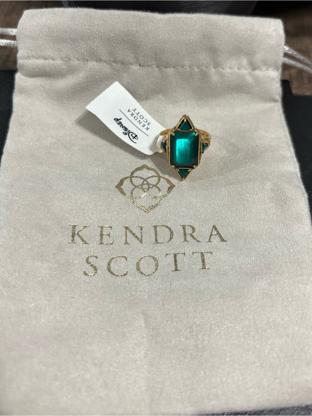 Kendra Scott x Disney The Queen Vintage Green Mother of Pearl Statement Ring - Picture 3 of 12